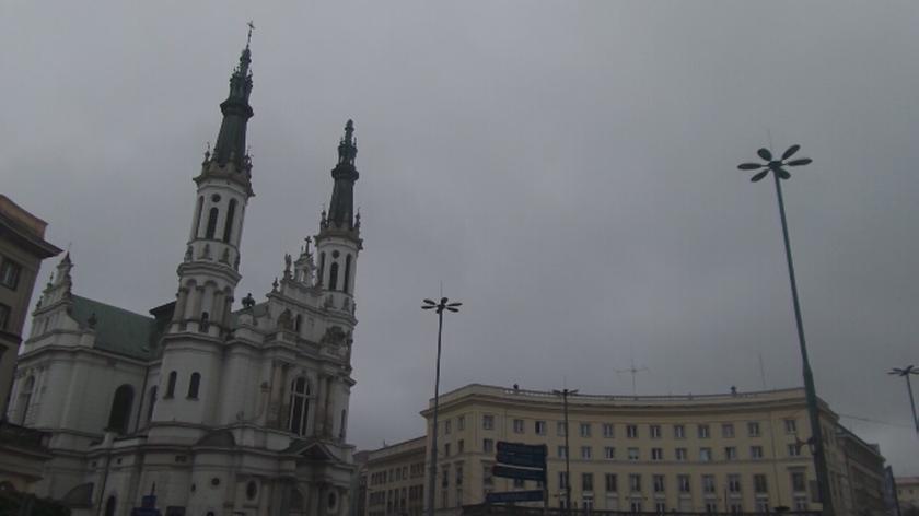 Kościół bez krzyża na jednej wieży