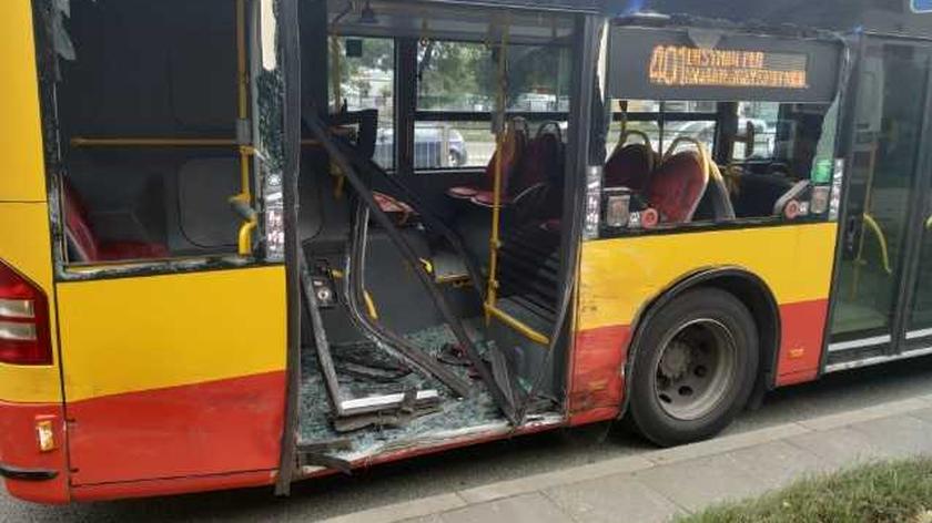 Zderzenie z udziałem autobusu miejskiego na Łopuszańskiej 