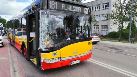 Autobus uderzył w trzy samochody