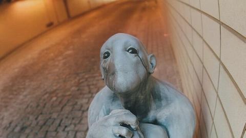 Rzeźba stała w tunelu pod Marszałkowską