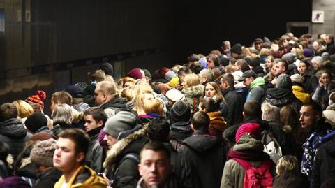 Tłumy na stacji Ratusz