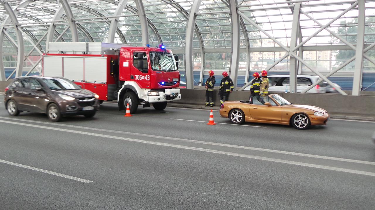 Warszawa. Dwie kolizje na S8. Wypadek na rondzie nad trasą ...