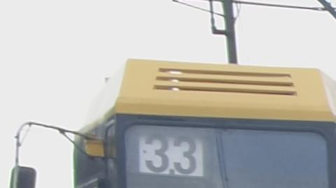Samochód wjechał na torowisko, tramwaje stały w korku