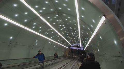 Zjazd schodami na stacji Świętokrzyska