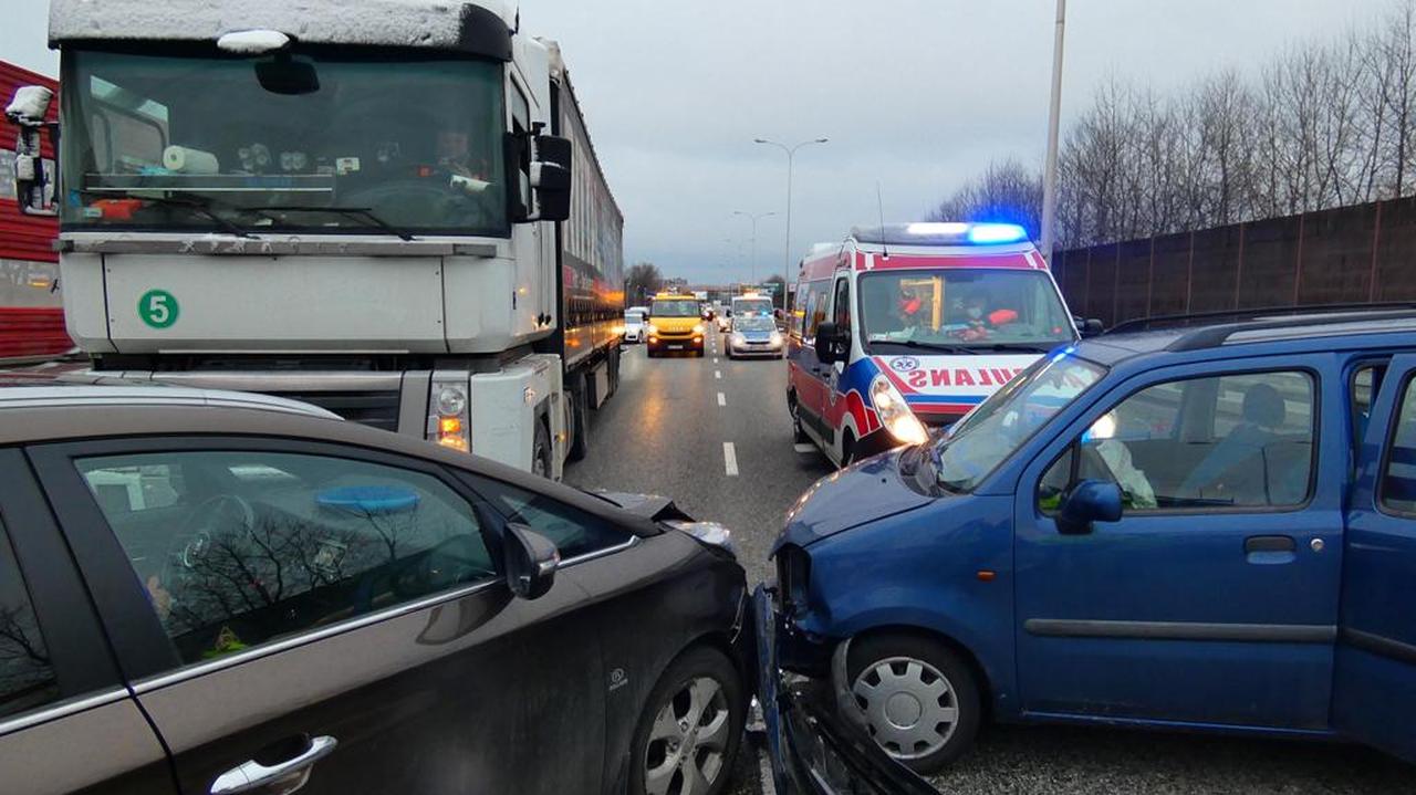 Warszawa. Wypadek Na Trasie Siekierkowskiej | TVN Warszawa