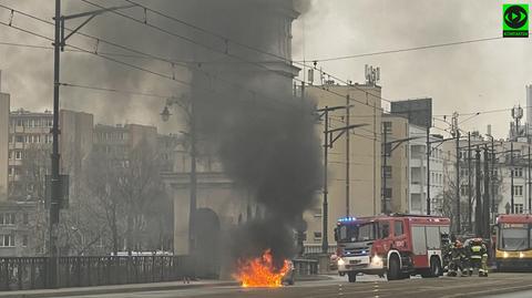 Pożar auta na moście Poniatowskiego