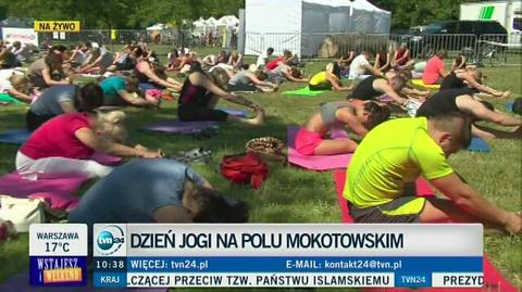 Dzień jogi na Polu Mokotowskim