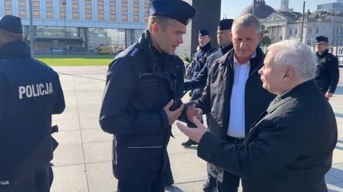 Kaczyński krytykuje policjantów, żąda legitymowania ludzi