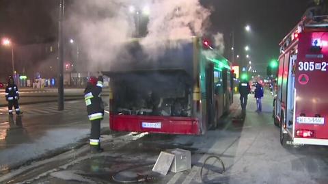 Strażacy gasili autobus