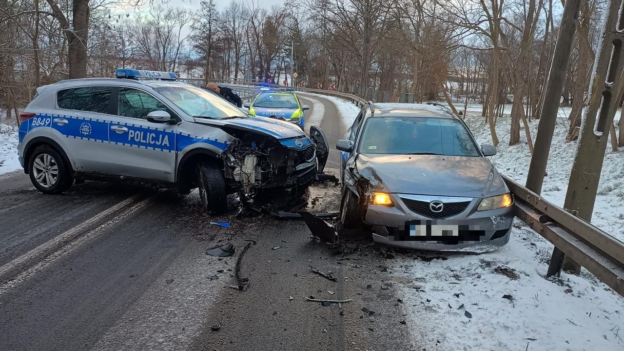 Policyjny pościg i wypadek. Trzy osoby w szpitalu, w tym policjanci