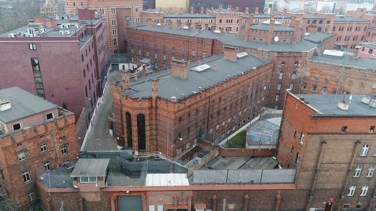 Ojciec podejrzany o znęcanie się nad córką zmarł w areszcie we Wrocławiu