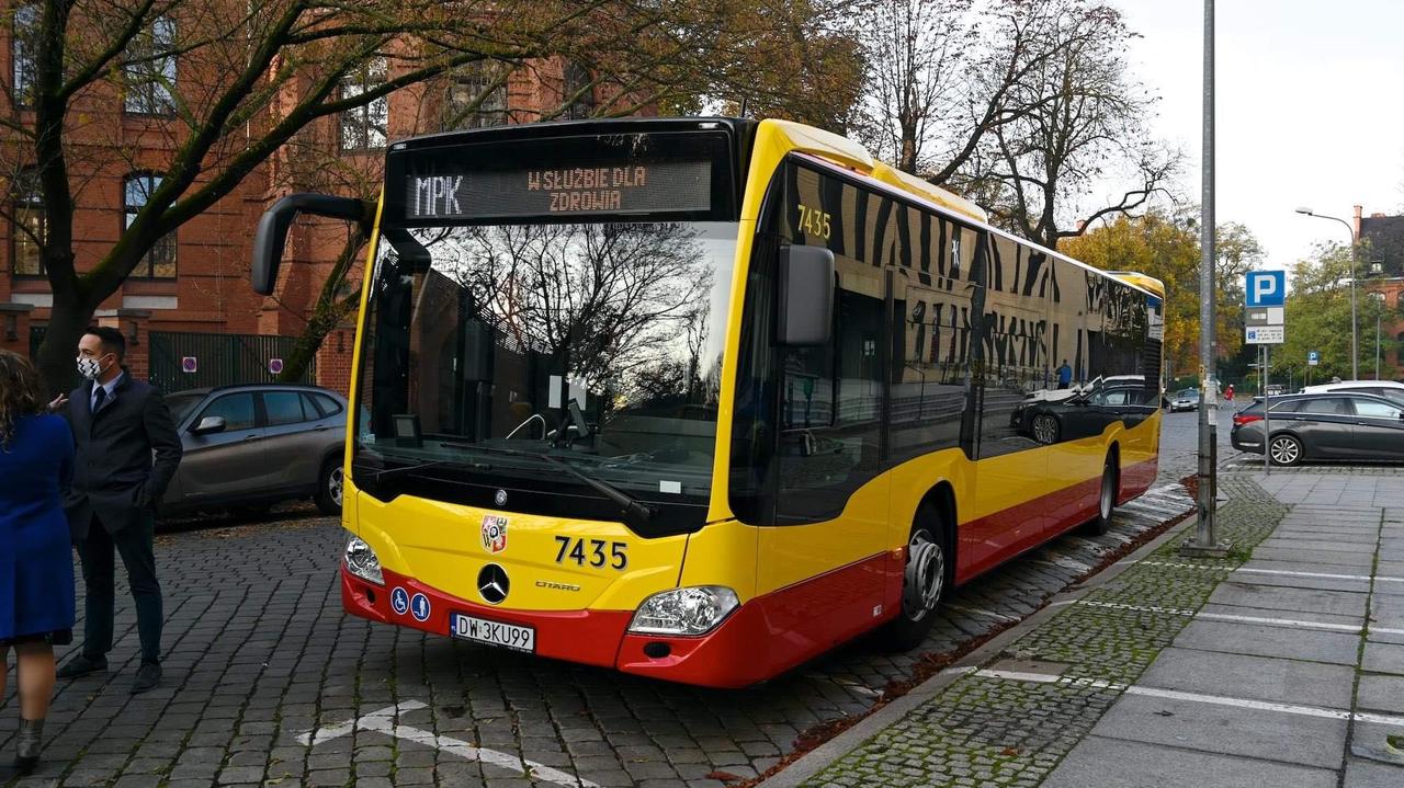 Uruchomili specjalny autobus dla pracowników szpitala i studentów medycyny