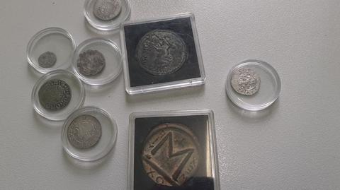 Monety skonfiskowane u mężczyzny zajmującego się handlem zabytkami