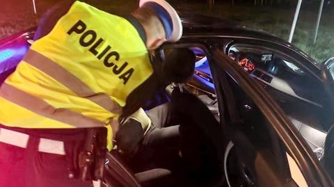 Pościg za pijanym kierowcą bez prawa jazdy. Policjanci opublikowali nagranie